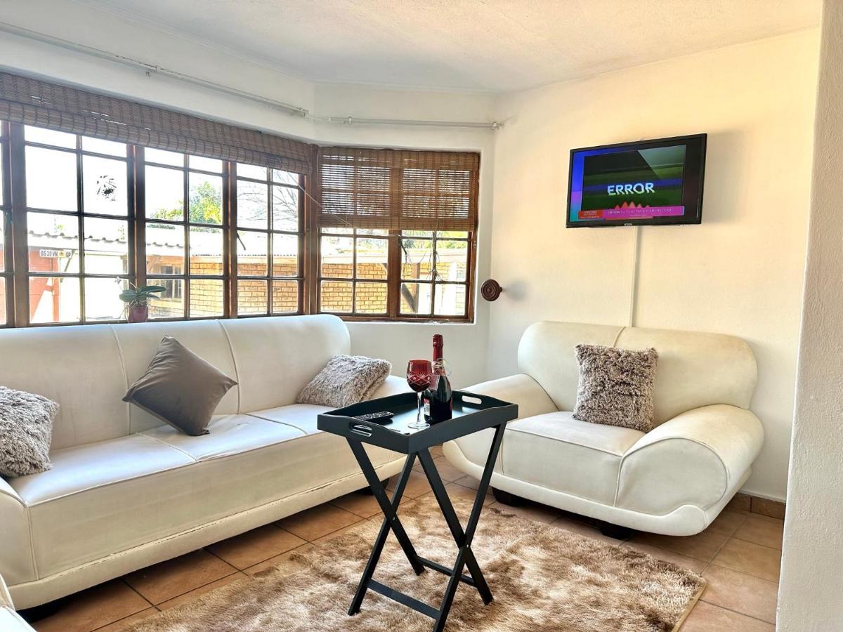 Blue Lantern Bed And Breakfast Kempton Park Extérieur photo