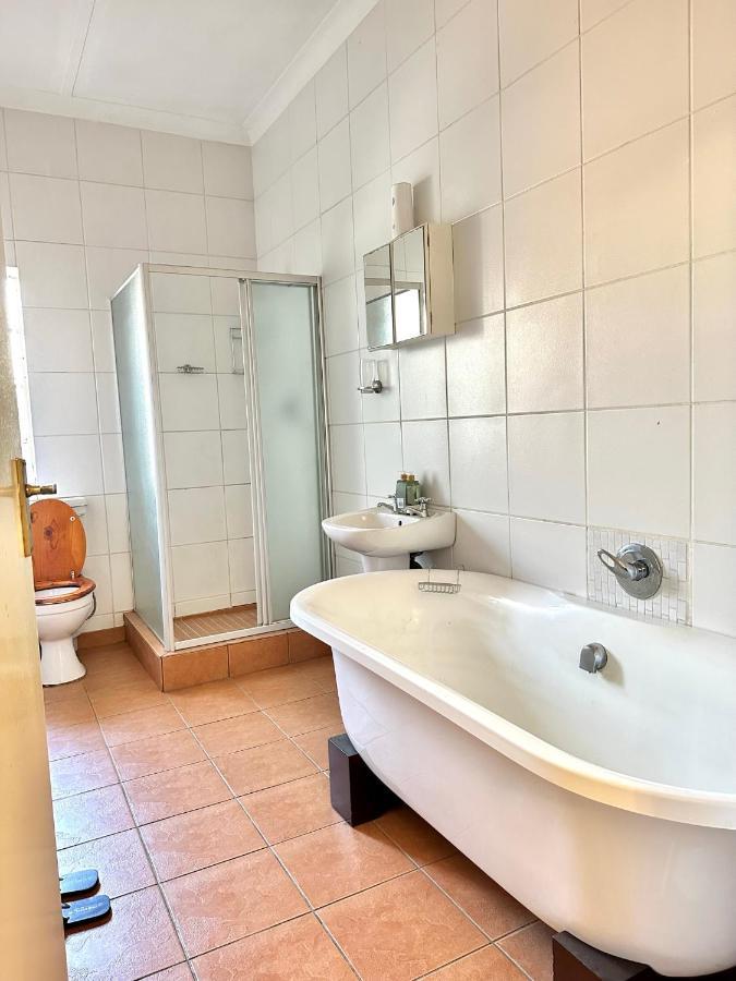 Blue Lantern Bed And Breakfast Kempton Park Extérieur photo