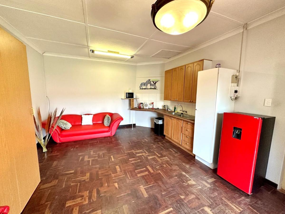 Blue Lantern Bed And Breakfast Kempton Park Extérieur photo