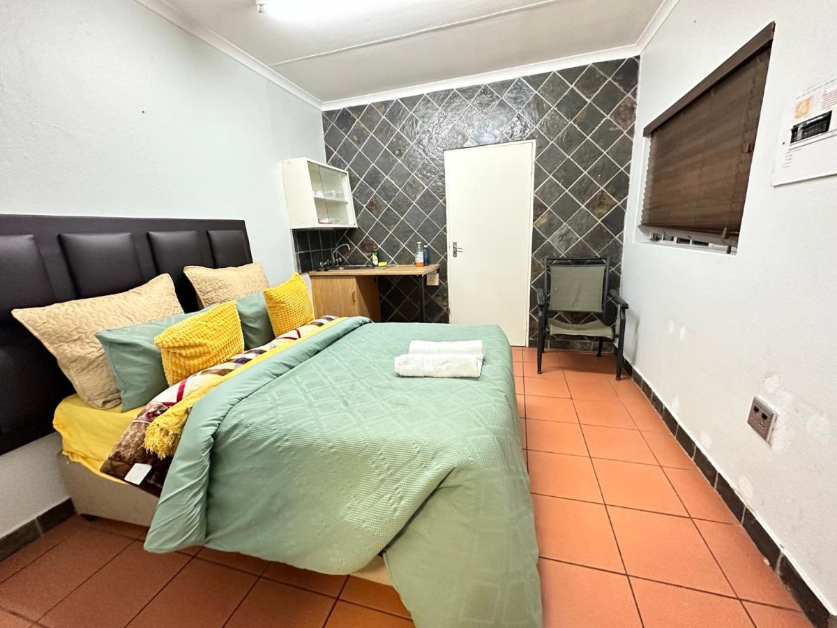 Blue Lantern Bed And Breakfast Kempton Park Extérieur photo