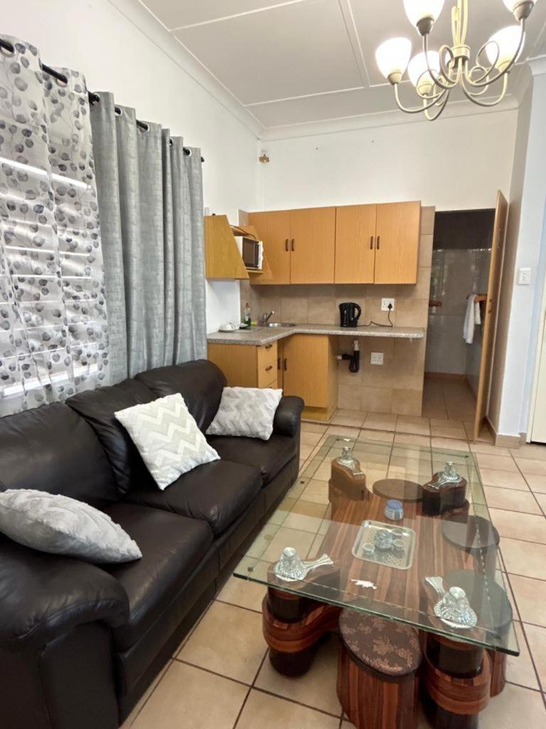 Blue Lantern Bed And Breakfast Kempton Park Extérieur photo