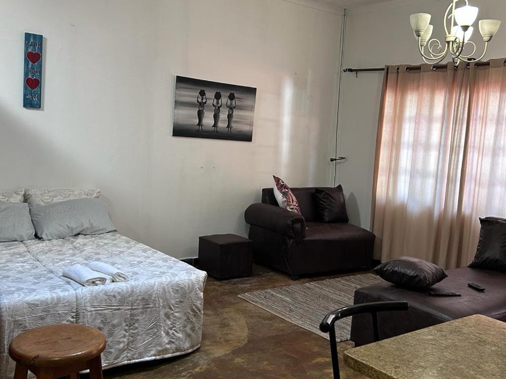 Blue Lantern Bed And Breakfast Kempton Park Extérieur photo
