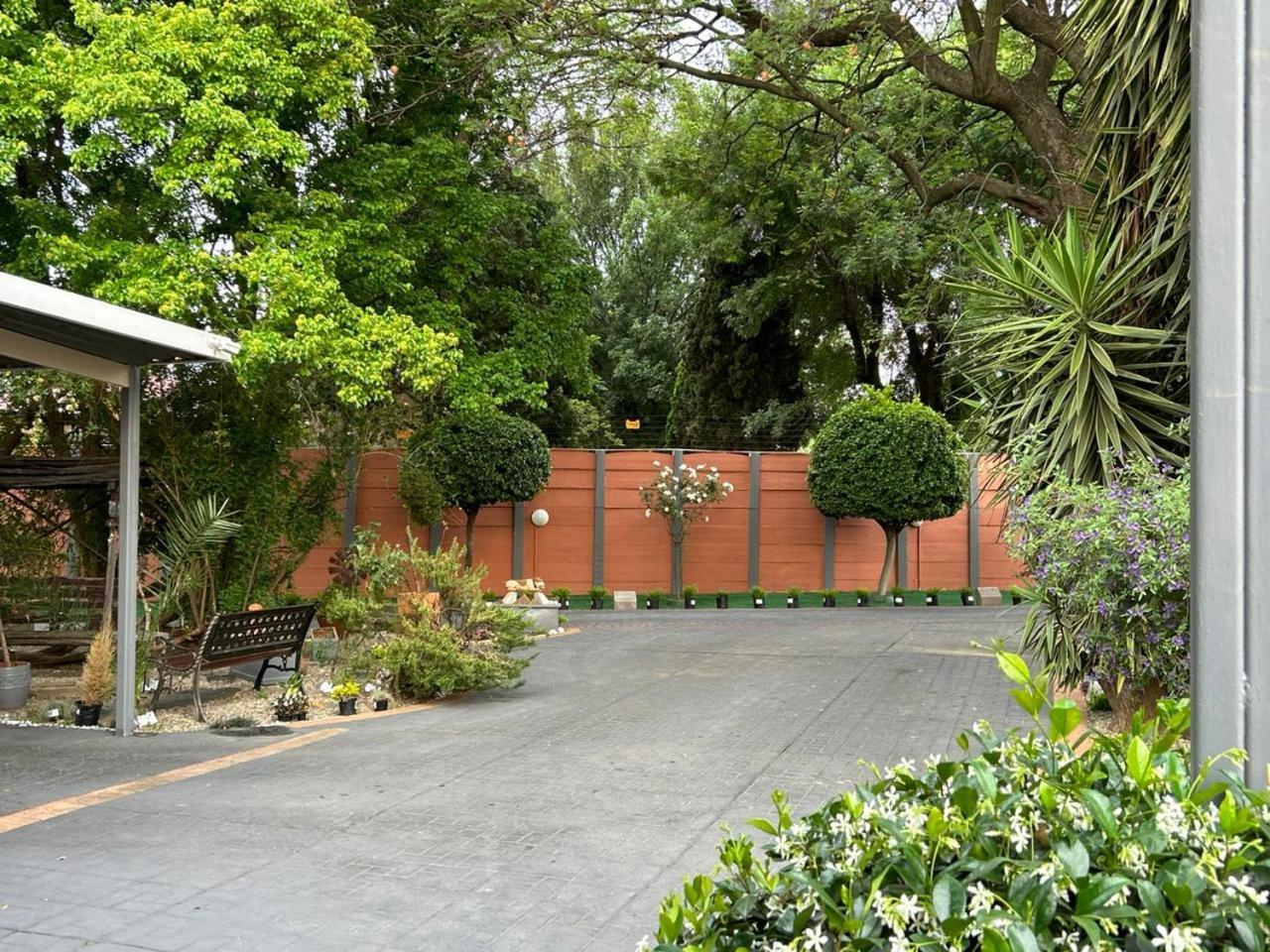 Blue Lantern Bed And Breakfast Kempton Park Extérieur photo