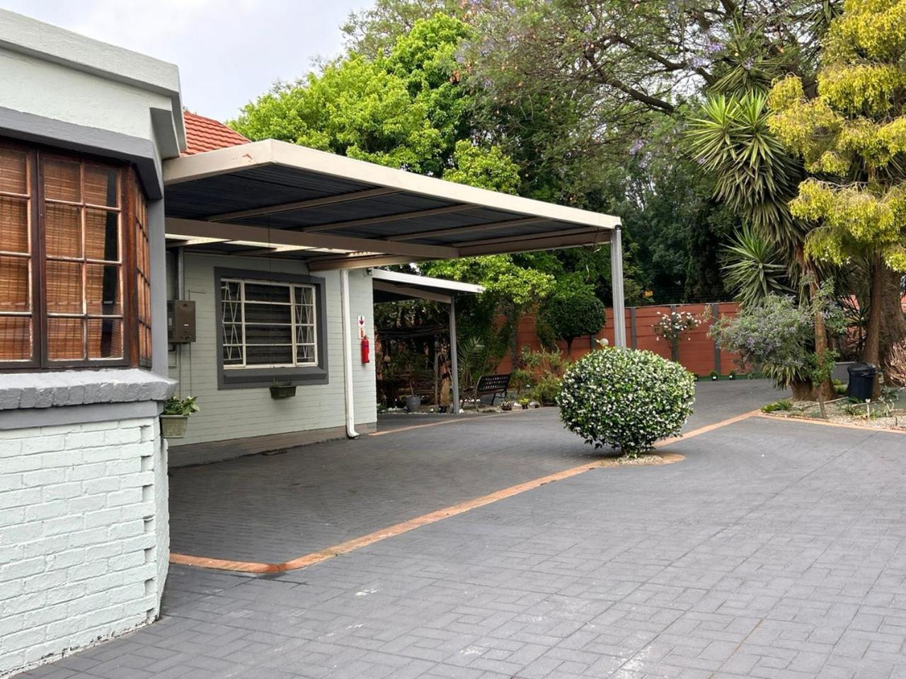 Blue Lantern Bed And Breakfast Kempton Park Extérieur photo