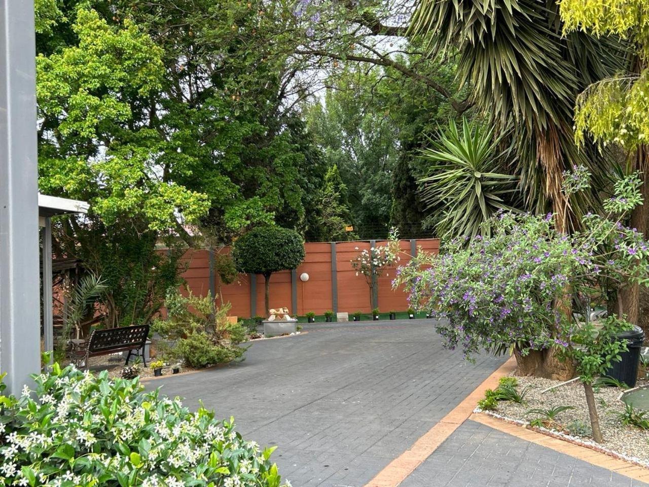 Blue Lantern Bed And Breakfast Kempton Park Extérieur photo