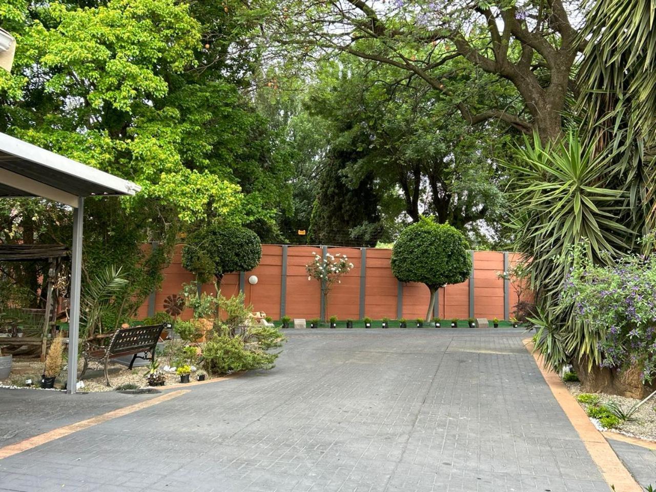 Blue Lantern Bed And Breakfast Kempton Park Extérieur photo