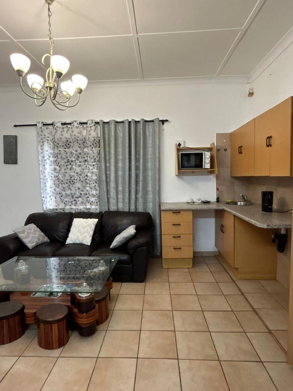 Blue Lantern Bed And Breakfast Kempton Park Extérieur photo