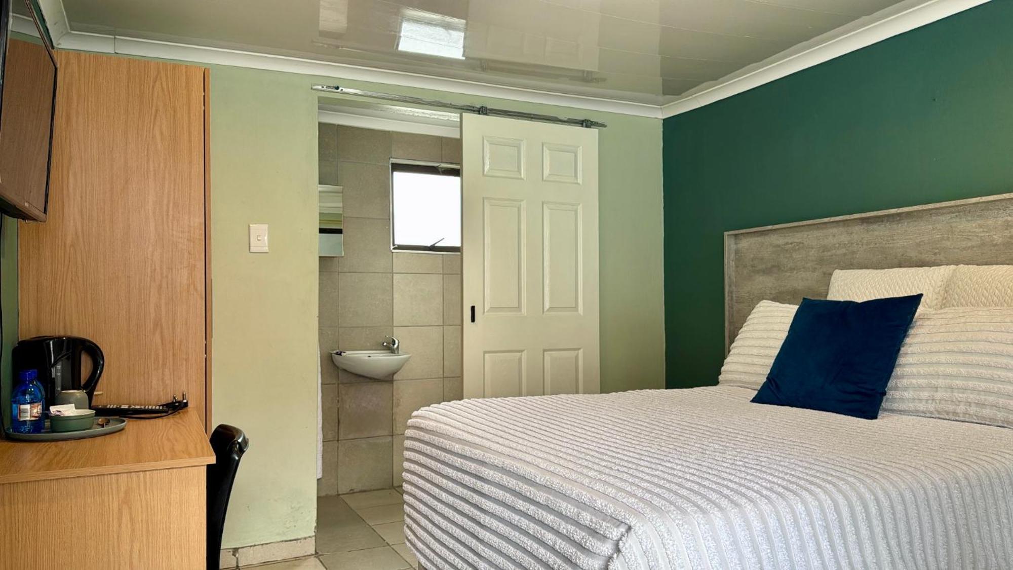 Blue Lantern Bed And Breakfast Kempton Park Extérieur photo